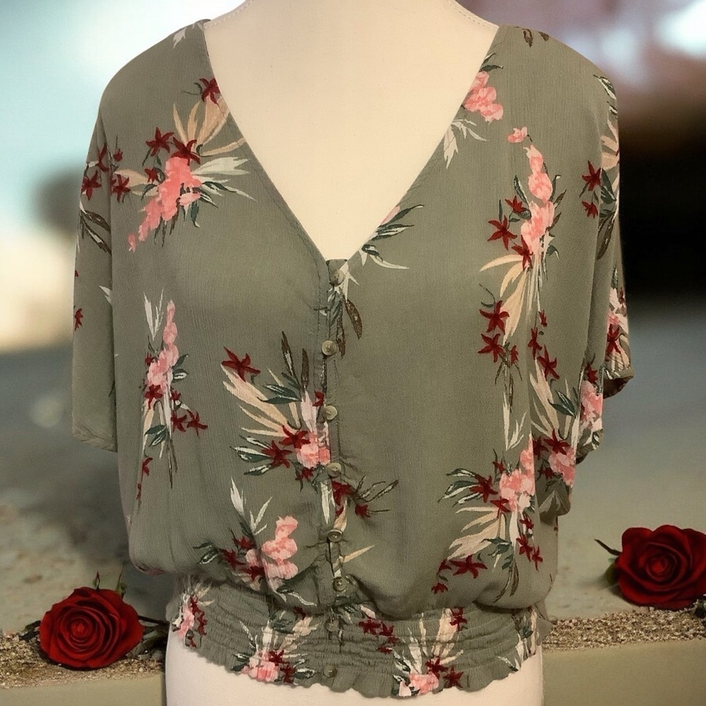 URBANOLOGY FLORAL PRINT/ BAT WING SLEEVES / V-NECK/ PULLOVER BLOUSE/ Size L
